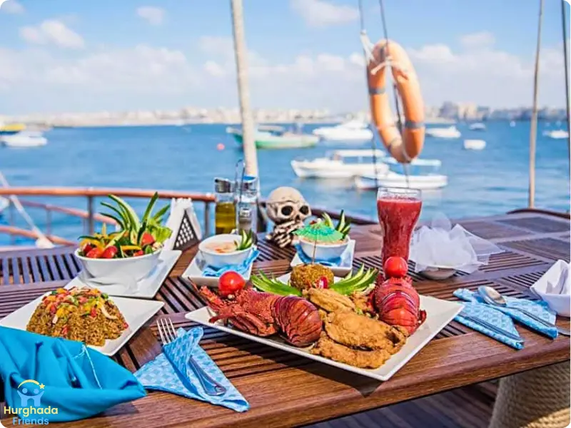 وجبات المأكولات البحرية الطازجة والمميزة خلال رحلة القرصان