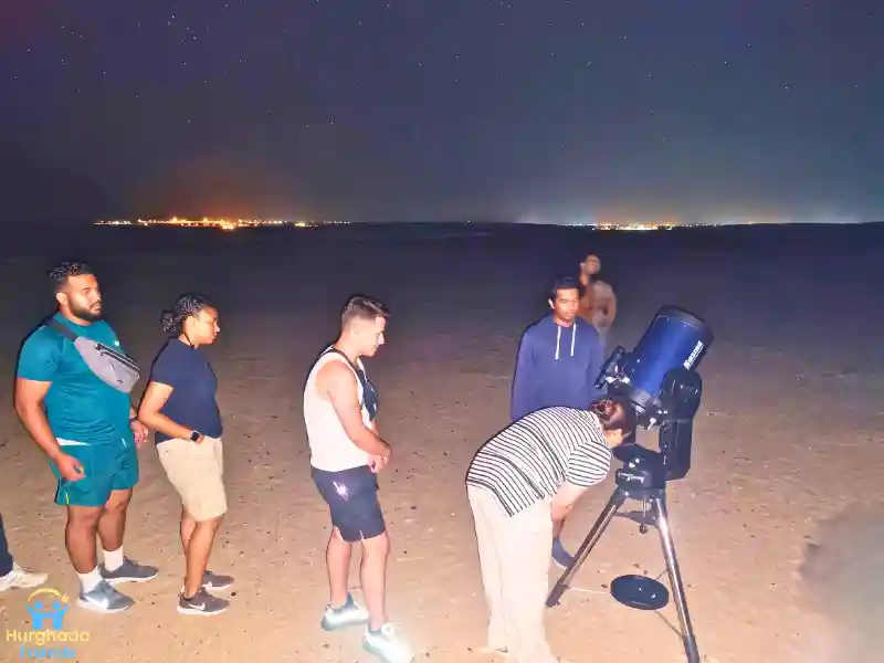 تجربة رصد النجوم والكواكب بالتلسكوب خلال الليلة البدوية